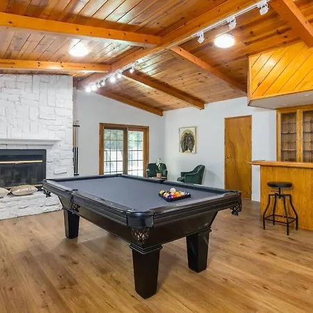 4 Bedroom House Large Pool & Spa In Prime Location